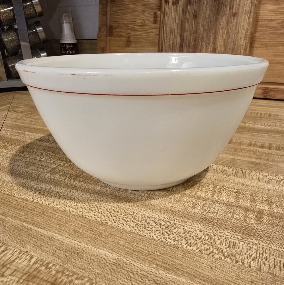 Vintage pyrex smaller red strip bowl